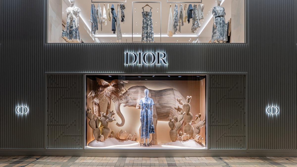 Dior Riviera 2025, Pop-Up Tropikal Hadir di Seoul hingga Bali