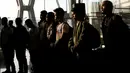 Sebanyak 32 warga negara Thailand disandera Hamas usai serangan awal Oktober itu. Kementerian Luar Negeri Thailand dan kelompok Muslim Thailand menggelar perundingan terpisah dengan Hamas, yang dimediasi Qatar dan Mesir, untuk membebaskan warganya itu. (AP Photo/Sakchai Lalit)