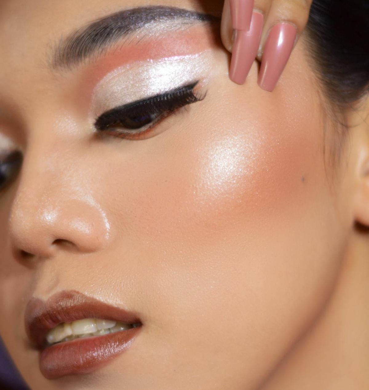 Ilustrasi Watercolor Blush