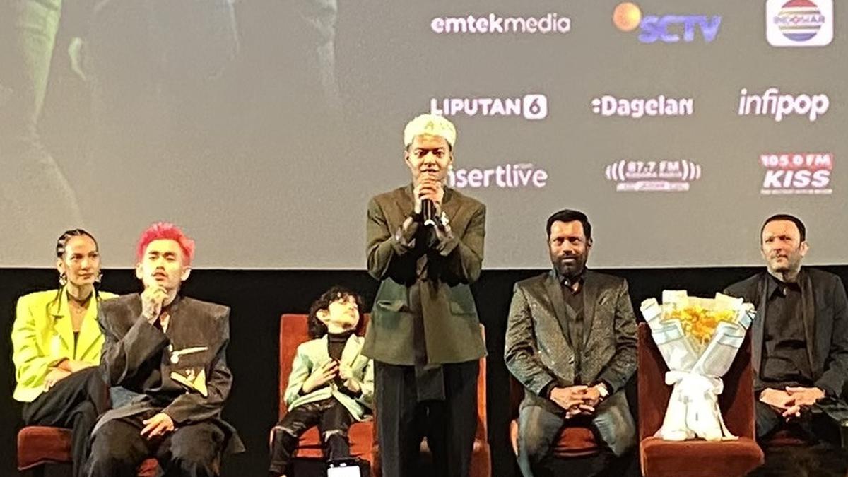 Reza Arap Debut Jadi Sutradara Lewat Film Harusnya Horror, AAA Clan Jadi Pemainnya