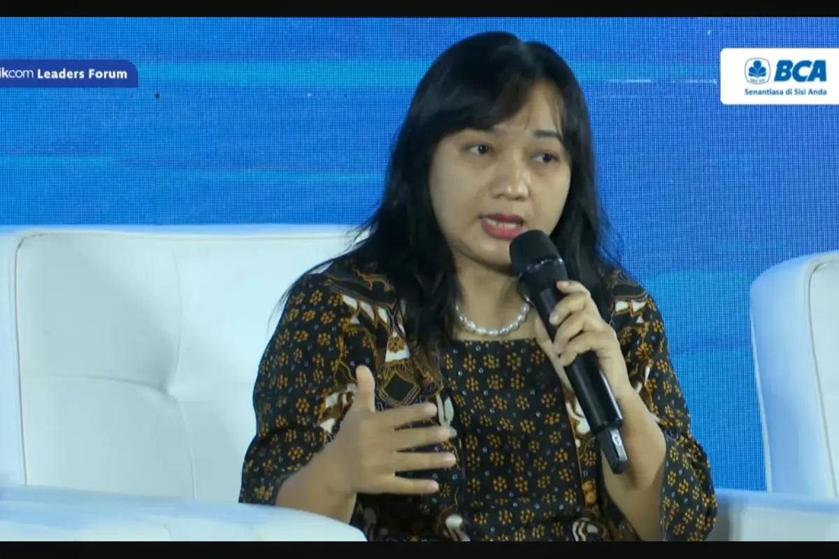 Direktur Eksekutif Institute For Development of Economics and Finance (Indef) Esther Sri Astuti dalam acara Leaders Forum yang diselenggarakan oleh salah satu media, Kamis (14/3/2024). (Tira/Liputan6.com)