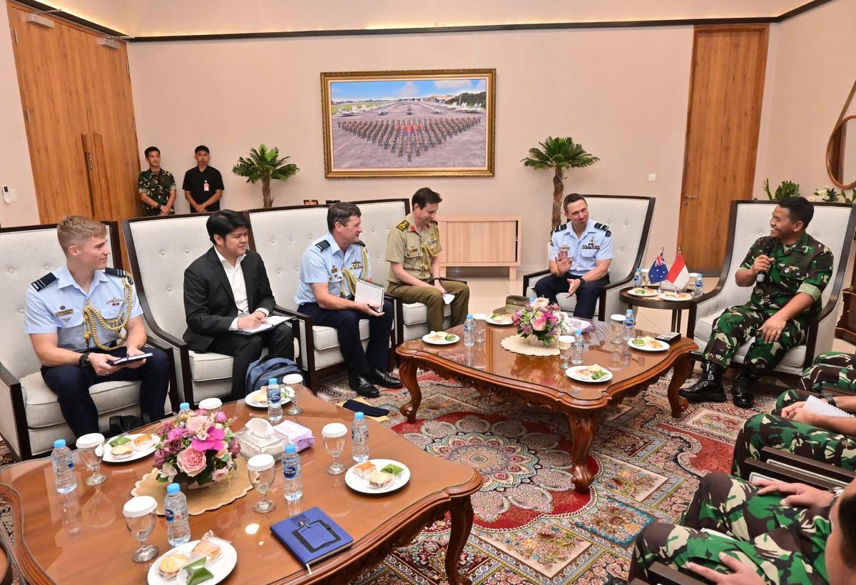 FOTO: Kaskoopsudnas Terima Kunjungan Kehormatan Air Commander Australia