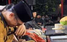 VIDEO: Lama Hilang, Gus Miftah Muncul Nangis di Atas Panggung saat Ceramah di Ponpes