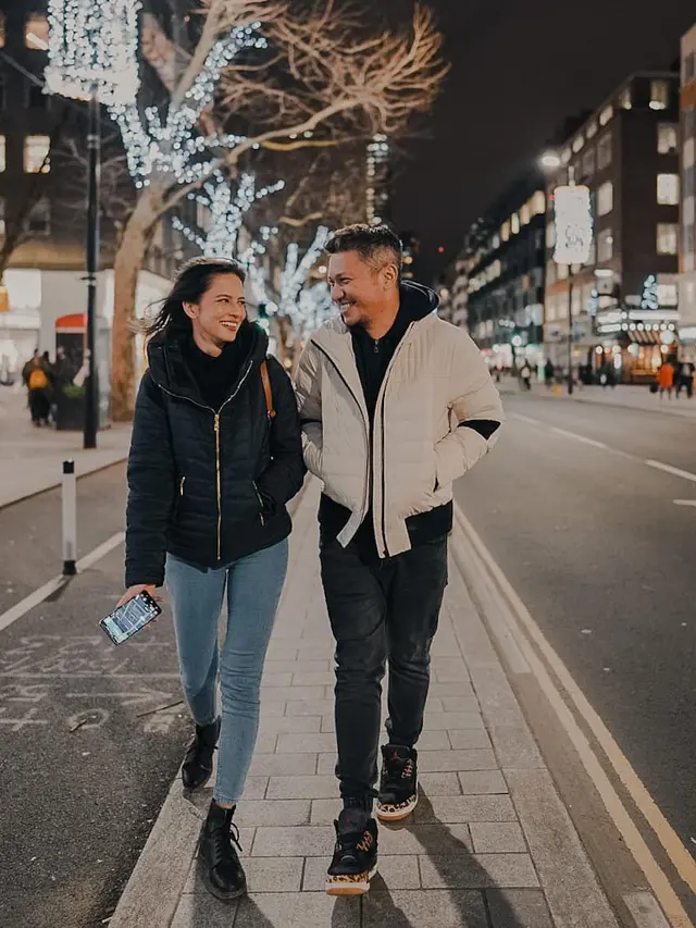 Dikabarkan Melamar Awal Maret, Ini 6 Momen Kebersamaan Gading Marten dan Juria Hartmans