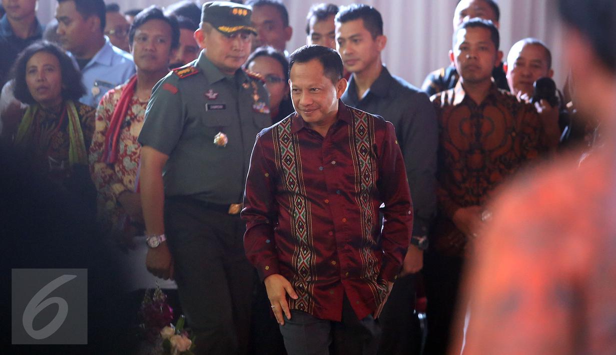 Kapolri Jenderal Tito Karnavian saat menghadiri acara Hari Raya Natal dan Tahun Baru 2017 di Kompleks Parlemen Senayan, Jakarta, Jumat (27/01). (Liputan6.com/Johan Tallo)