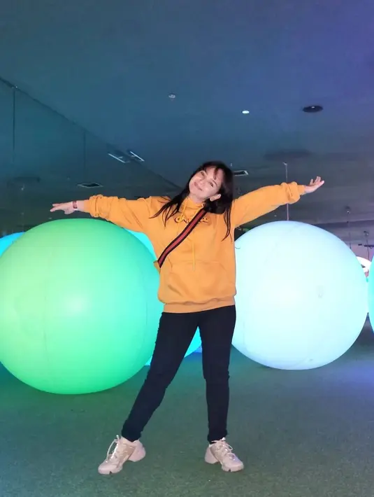 Dia pun memilih menjadi ibu rumah tangga, mengurus suami serta anaknya. [instagram/angelicasimp.new]