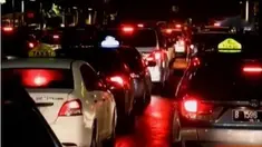 Hujan deras menyebabkan kemacetan di Jakarta, hingga api menghanguskan puluhan rumah dan toko di Pekanbaru.
