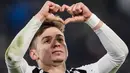 Pemain Juventus, Francisco Conceicao melakukan selebrasi setelah mencetak gol ke gawang Cagliari pada laga 16 besar Coppa Italia 2024/2025 yang berlangsung di Juventus Stadium, Turin, Italia, Rabu (18/12/2024) WIB. (AP Photo/LaPresse/Fabio Ferrari)