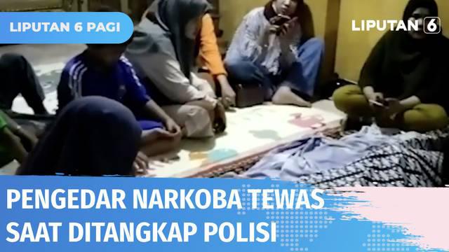 Tersangka bandar sabu di Makassar tewas saat ditangkap polisi, diduga karena sesak napas. Sementara orang tua tersangka menduga ada unsur penganiayaan dalam penangkapan tersebut.