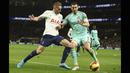 Dejan Kulusevski (kiri) menjalani laga debutnya bersama Tottenham saat melawan Brighton dalam pertandingan Piala FA. Kulusevski didatangkan Tottenham dari Juventus sebagai pinjaman sampai akhir musim depan dengan opsi permanen. (AP Photo/Ian Walton)