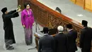 Alfia Reziani saat dilantik Pengganti Antar Waktu, Puan Maharani dalam Rapat Paripurna ke 22 Masa Sidang III Tahun 2015-2016 di Gedung DPR, Jakarta, Kamis (17/3/2016). Alfia menggantikan Puan yang menjadi Menko PMK. (Liputan6.com/Johan Tallo)