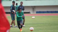 Evan Dimas Darmono kembali ikut berlatih dengan Timnas Indonesia di Stadion Manahan Solo, Senin (26/9/2016).