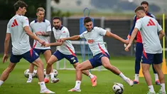 Pemain timnas Spanyol mengambil bagian dalam sesi latihan di kamp tim di Donaueschingen, pada 10 Juli 2024. (JAVIER SORIANO/AFP)