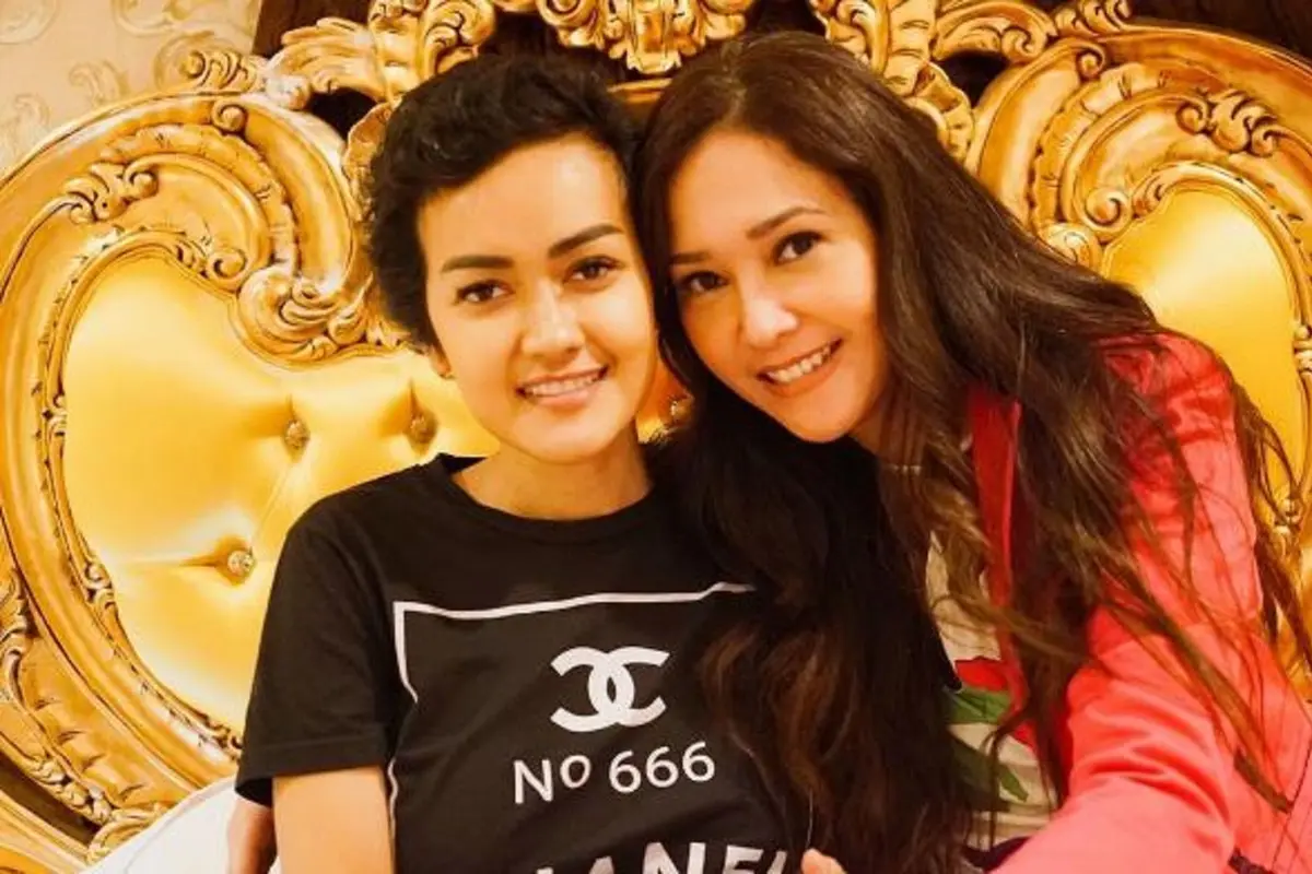 [Bintang] Maia Estianty dan Julia Perez