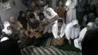 Tidak ada senyum bahagia terpancar dalam acara ijab kabul putra sulung Sultan Muda Banten seperti layaknya acara perkawinan. (Liputan6.com/Yandhi Deslatama)