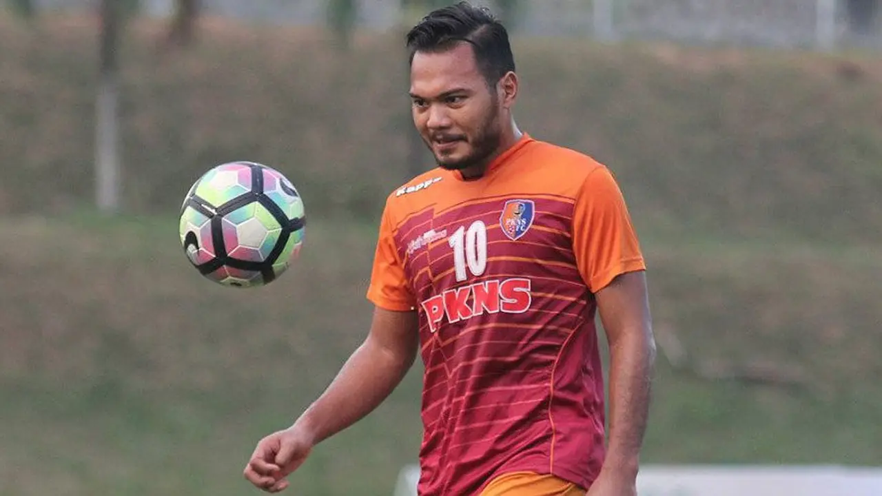 Aksi Safee Sali ketika masih bermain untuk PKNS (c) Offisial X Safee Sali/@SafeeSali_10