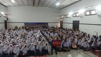 Sambutan meriah untuk kapten Timnas Indonesia U-16 Muhammad Iqbal Gwijangge dari rekan dan guru-gurunya di SMAN 4 Bandung/dok Humas SMAN 4 Bandung