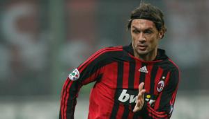 4. Paolo Maldini - Pemain legenda ini menjadi bek paling tangguh dan loyal yang pernah dimiliki AC Milan. Berkat ketangguhan Maldini menjaga lini pertahanan, AC Milan sukses meraih trofi Liga Champions 2007. (AFP/Giuseppe Cacace)