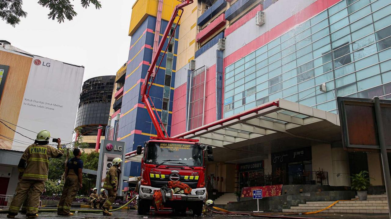 Pengelola Glodok Plaza Mulai Bersih-Bersih Pasca-Kebakaran