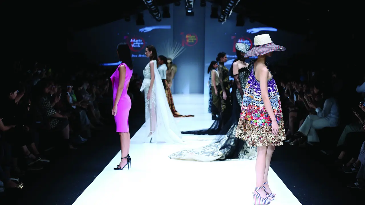11 Karya Desainer Indonesia Unjuk Gigi saat Pembukaan JFW 2018