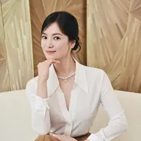 Song Hye Kyo pilih tebar pesona di tengah kabar kelahiran anak pertama Song Joong Ki (@kyo1122)