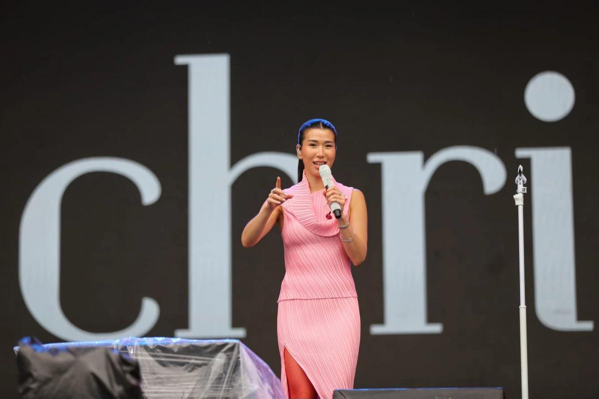 FOTO Penyanyi Christie Curi Perhatian di KLBB 2026 Lewat Aksi Spontan Turun Panggung