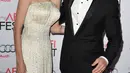 Ramai di publik soal kedekatannya dengan Angelina Jolie, tahun 2005 Pitt menerima gugatan cerai dari sang istri, Jennifer Aniston. Tak lama pada saat itu tersebar foto Pitt dan Jolie bersama dengan anak angkat pertama Jolie, Maddox. (AFP/Bintang.com)