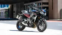 Triumph Street Triple R (Car and Bike)