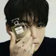 CHANEL Fragrances memperlihatkan perjalanan Jung Kook sebagai figur global yang tidak hanya dikenal lewat musik, tetapi juga mampu menghadirkan cerita dan inspirasi melalui dunia fashion serta wewangian.(doc.CHANEL)