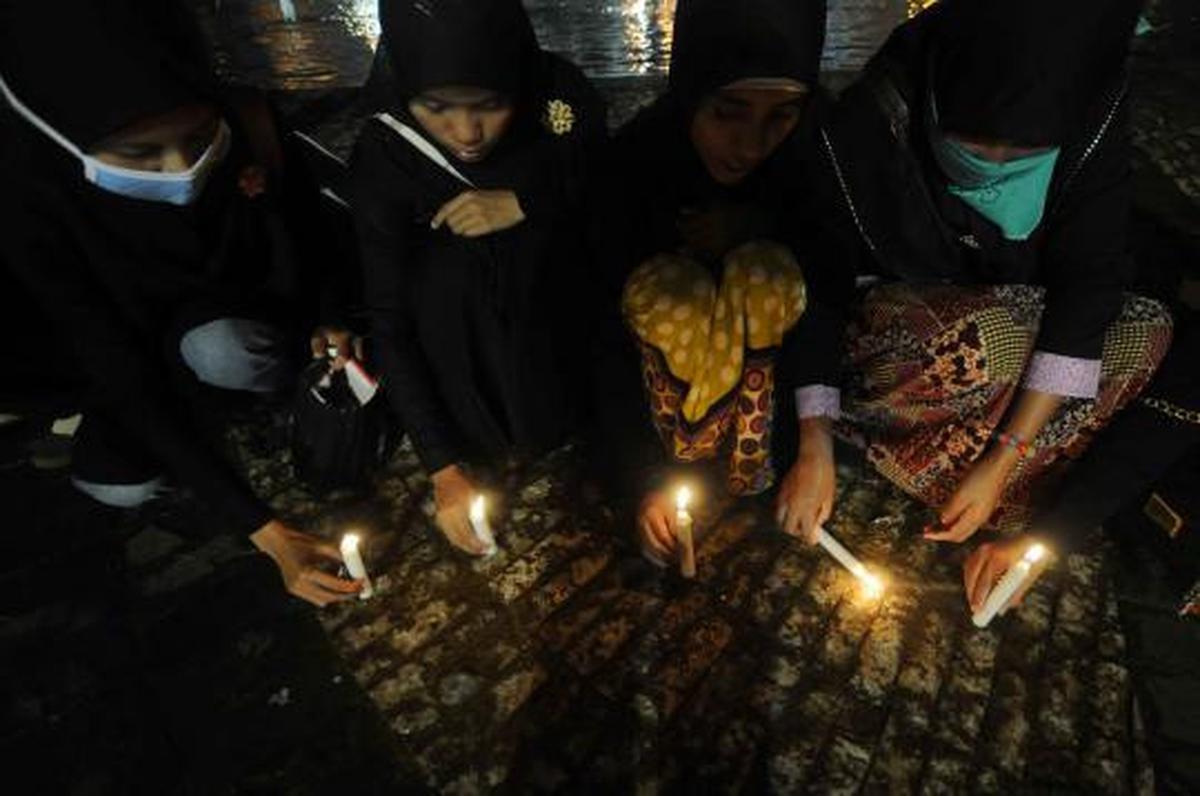 Aksi lilin antikorupsi di Bundaran HI