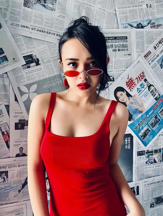 "Yang pastinya aku paling cuma minta doain, siapapun, itu fans-fans kita berdoa doain yang terbaik. Doain semoga diberikan kelancaran dan semoga kita berdua atau akunya, apapun kita jalanin semoga semuanya kelancaran sama Tuhan," pungkas Amanda Manopo. (Instagram/amandamanopo)