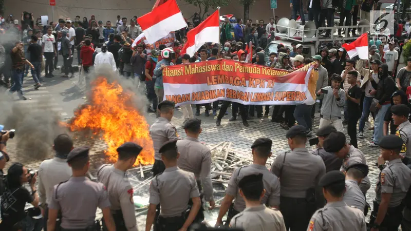 Demo di KPK Berujung Ricuh