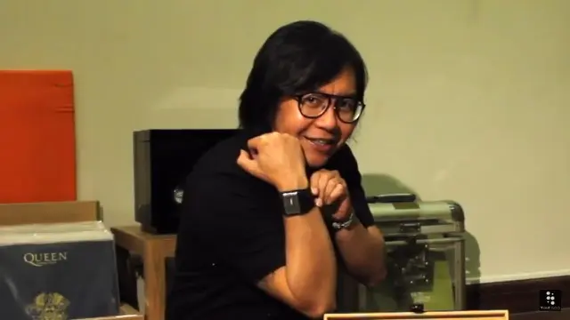 Potret koleksi jam tangan antik milik Ari Lasso