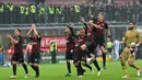 Para pemain AC Milan, merayakan kemenangan atas Pescara pda laga Serie A Italia di San Siro Stadium, Milan (30/10/2016). (AFP/Giuseppe Cacace)