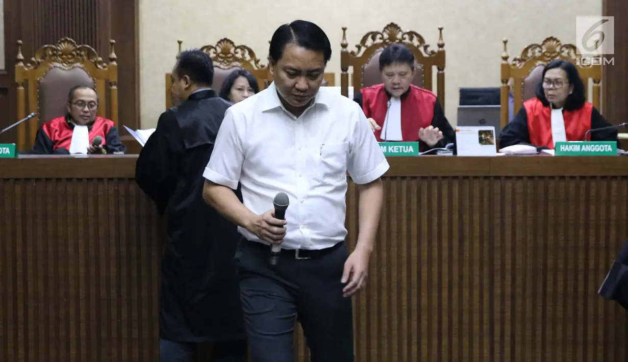 Terpidana suap pengadaan satelit monitoring Bakamla, Fayakhun Andriadi saat menjadi saksi pada sidang dugaan suap penambahan anggaran pengadaan satelit monitoring dan drone Bakamla dengan terdakwa Erwin Syaaf Arief, Pengadilan Tipikor, Jakarta, Kamis (22/8/2019). (Liputan6.com/Helmi Fithriansyah)
