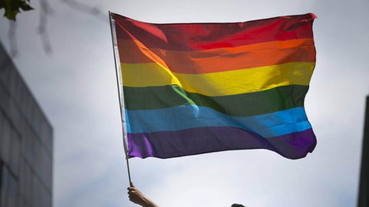 Kenapa simbol gay identik dengan warna pelangi?