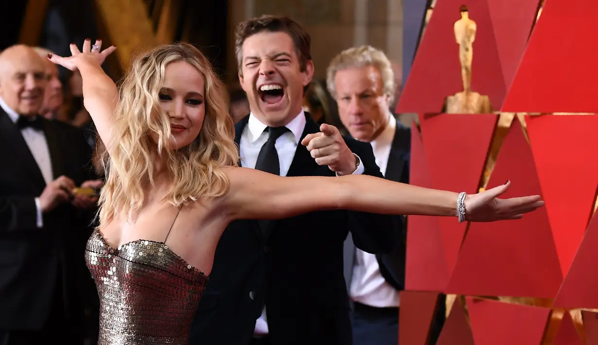 JLaw pun tak lupa memakai sunblock ketika keluar pada siang hari. (ANGELA WEISS / AFP)