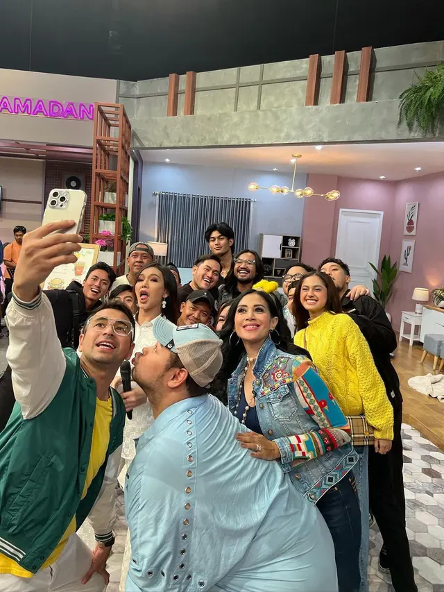 Marco bersama beberapa artis (Instagram/dps_diahpermatasari)