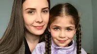 Di Elif Season 3, pemeran Melek tambah sayang dengan Elif yang bermain sebagai anaknya.