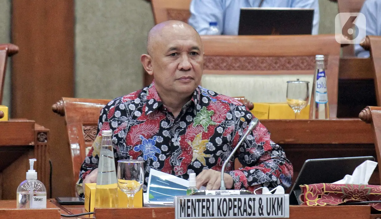 Menteri Koperasi dan UKM Teten Masduki mengikuti Rapat Dengar Pendapat (RDP) dengan Komisi VI DPR di Kompleks Parlemen, Senayan, Jakarta, Kamis (22/9/2022). Rapat tersebut membahas penyesuaian RKA-K/L T.A. 2023 sesuai Hasil Pembahasan Badan Anggaran dan progres pelaksanaan BPUM T.A. 2022 dan rencana pelaksanaan BPUM T.A. 2023. (Liputan6.com/Angga Yuniar)