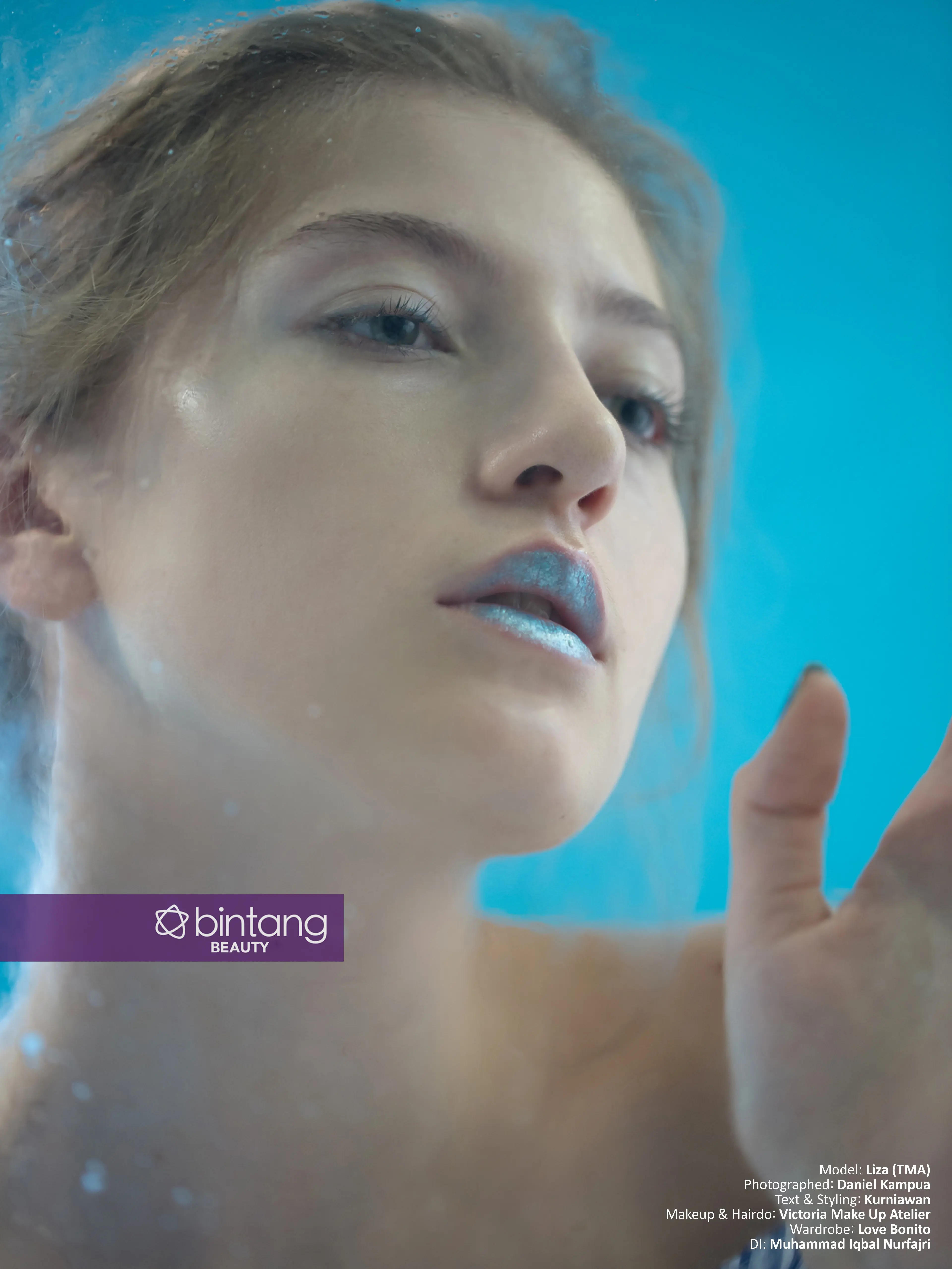 Rasa rindu akan hawa dingin menyejukan memberi inspirasi riasan makeup serba berwarna biru.