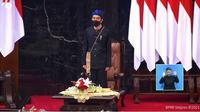 Presiden Joko Widodo (Jokowi) mengenakan busana adat Baduy Luar dalam Sidang Tahunan MPR RI. (dok. ScreenShoot Youtube Sekretariat Presiden)