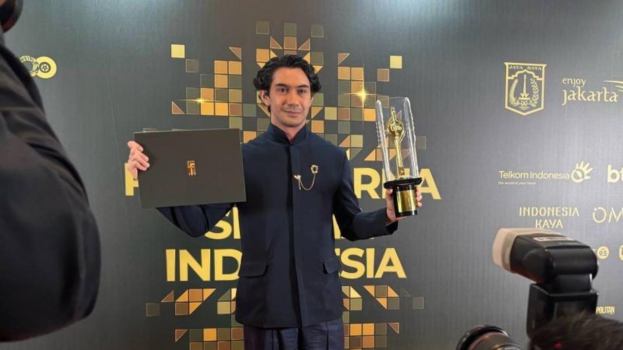 Reza Rahadian Raih Piala Citra FFI 2025 Penulis Skenario Asli Terbaik Film Pangku