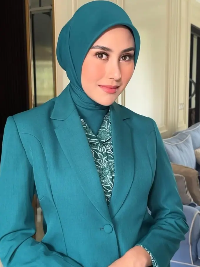 Potret Makeup Syahnaz Sadiqah Resmi Dilantik Ketua TP PKK dan TP Posyandu Bandung Barat Ritchie Ismail atau Jeje kini resmi menjadi Bupati B
