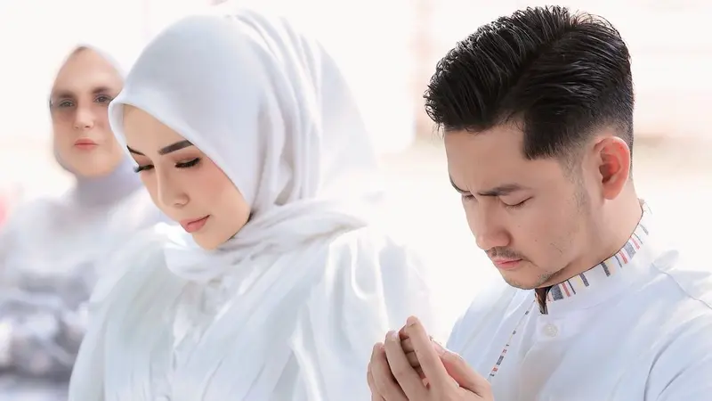 Potret Tasyakuran 7 Bulanan Istri Angga Wijaya