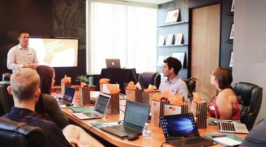 Ilustrasi orang presentasi