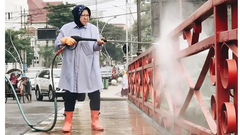 5 Momen Walikota Surabaya Ikut Bersihkan Lingkungan, Patut Dicontoh