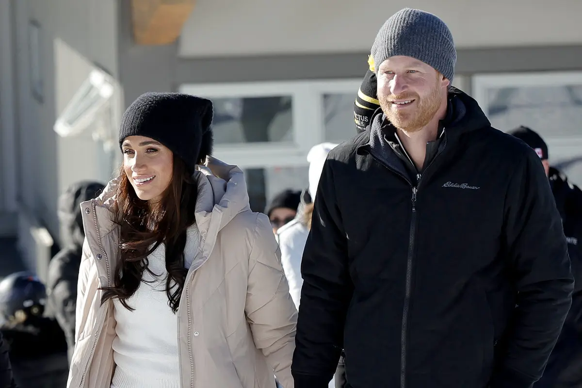 4 Gaya Musim Dingin Meghan Markle Selama Kunjungan ke Kanada Bersama Pangeran Harry, dari Jaket Ski hingga Mantel Unta
