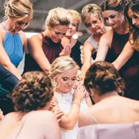 Busana pernikahan sesuai zodiak (Foto: Unsplash.com)