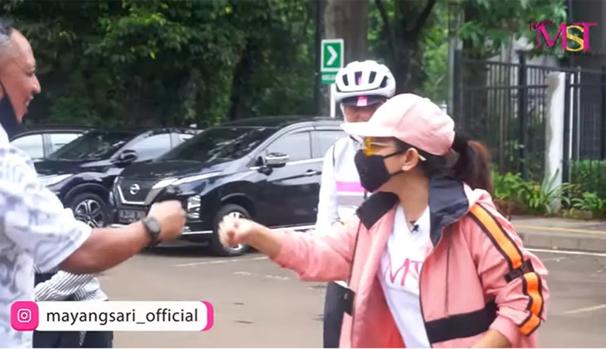 Mayangsari bersepeda (Youtube/MAYANGSARI OFFICIAL)
